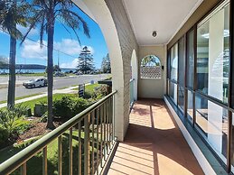 Charming 2-bed Apartment With Bay Views