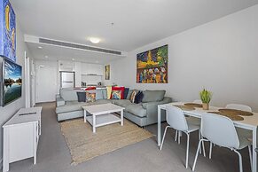 Docklands Waterfront Elegance With Cityscape Views