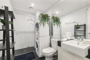 Chic 2-bed Apartment With Balcony in Southbank