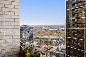 Chic 2-bed Apartment With Balcony in Southbank