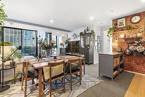 Chic 2-bed Apartment With Balcony in Southbank