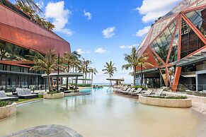 Jewel Luxury Beachside 2-bed With Water View