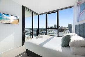 Elegant 2-bed Broadbeach Hotel With Ocean View