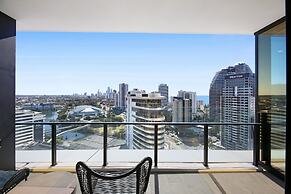 Elegant 2-bed Broadbeach Hotel With Ocean View