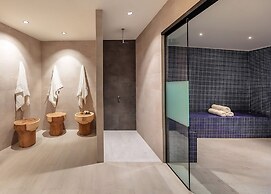 Elegant 2-bed Broadbeach Hotel With Ocean View