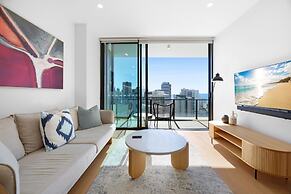 Elegant 2-bed Broadbeach Hotel With Ocean View