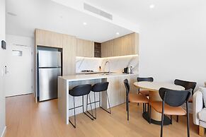 Elegant 2-bed Broadbeach Hotel With Ocean View