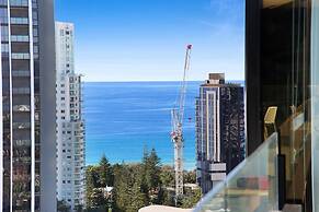 Elegant 2-bed Broadbeach Hotel With Ocean View