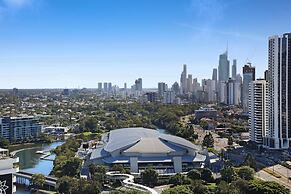 Elegant 2-bed Broadbeach Hotel With Ocean View