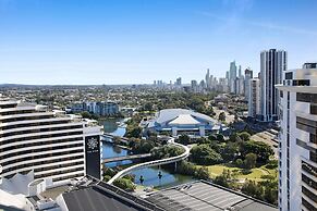 Elegant 2-bed Broadbeach Hotel With Ocean View