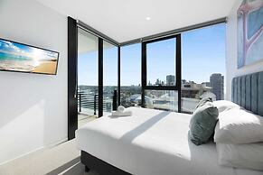 Elegant 2-bed Broadbeach Hotel With Ocean View