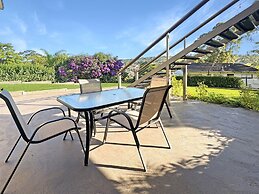 Spacious Beach Studio With Alfresco Dining