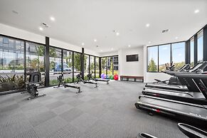 Stylish 2-bed Apartment With Luxe Amenities Access