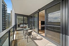 Stylish 2-bed Apartment With Luxe Amenities Access