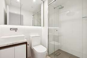 Fortitude Valley 3-bed, Top Floor + Bridge View
