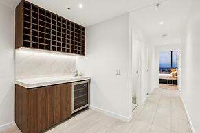 Fortitude Valley 3-bed, Top Floor + Bridge View