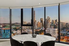 Fortitude Valley 3-bed, Top Floor + Bridge View