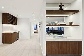 Fortitude Valley 3-bed, Top Floor + Bridge View