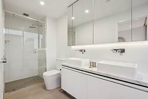 Fortitude Valley 3-bed, Top Floor + Bridge View