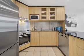 Loft-style CBD 1-bed With Rooftop Terrace & BBQ