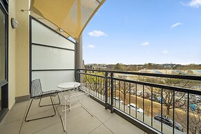 Loft-style CBD 1-bed With Rooftop Terrace & BBQ