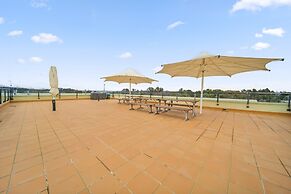 Loft-style CBD 1-bed With Rooftop Terrace & BBQ