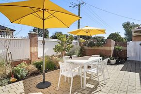 Bright Family Stay With Outdoor Space