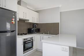 Sunny 2-bed in Quiet Location With Balcony