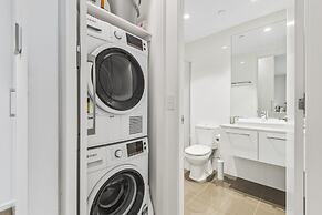 Elegant 2-bed Apartment With Balcony & City Views
