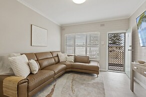 Bright 2-bed Apartment Steps From Largs Bay Beach
