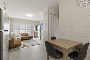 Bright 2-bed Apartment Steps From Largs Bay Beach