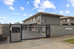 Bright 2-bed Apartment Steps From Largs Bay Beach