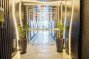 Studio in a Condo w/ Pool 550m From Beach Tor0407