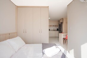 Studio in a Condo w/ Pool 550m From Beach Tor0407