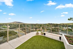 Bright 2-bed Apartment With Gym, BBQ & Pool Access