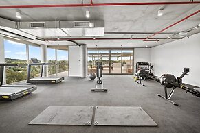 Bright 2-bed Apartment With Gym, BBQ & Pool Access