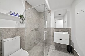 Bright 2-bed Apartment With Gym, BBQ & Pool Access