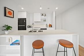 Bright 2-bed Apartment With Gym, BBQ & Pool Access