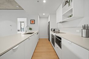 Bright 2-bed Apartment With Gym, BBQ & Pool Access