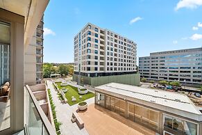 Bright 2-bed Apartment With Gym, BBQ & Pool Access