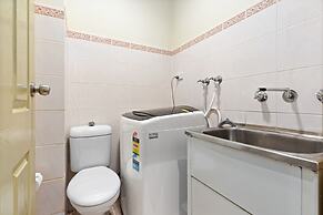 Spacious 2-bed Townhouse With Garage & Patio