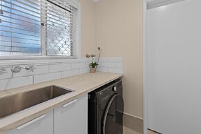Family-friendly Flat With Balcony Views