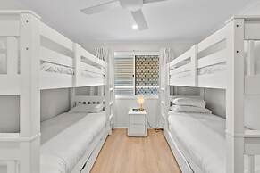 Family-friendly Flat With Balcony Views