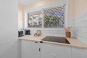 Family-friendly Flat With Balcony Views