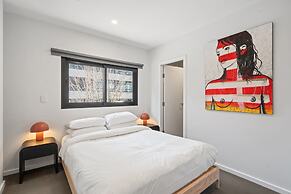 Bright Kingston Stay With Balcony Access