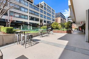 Bright Kingston Stay With Balcony Access