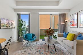 Sophisticated CBD 2-bed Apartment by Yarra River