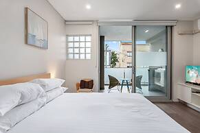 Bright Studio With Balcony Near Coogee Beach
