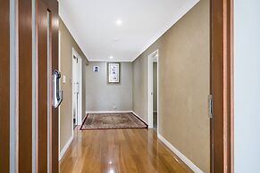 Spacious 4-bed House With Outdoor Area