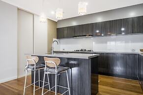 Spacious 4-bed House With Outdoor Area